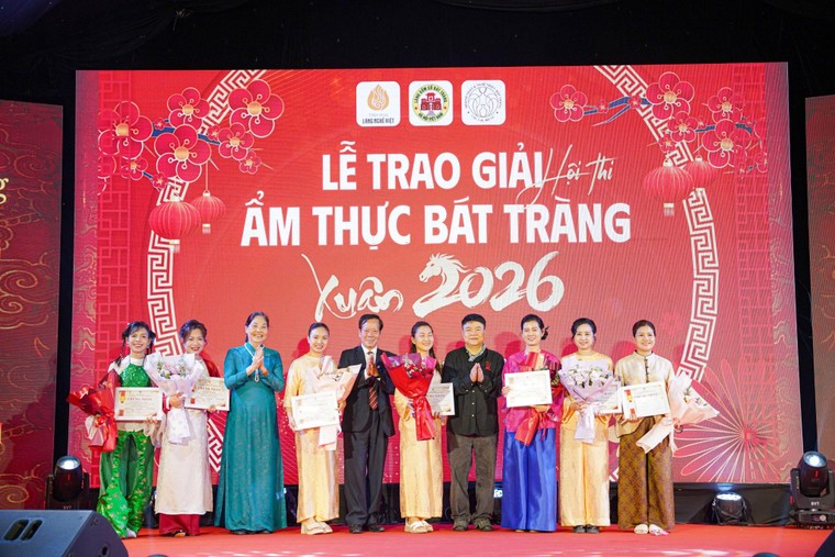 Cá mòi nướng - Món ăn đặc sắc của làng Bát Tràng ảnh 3