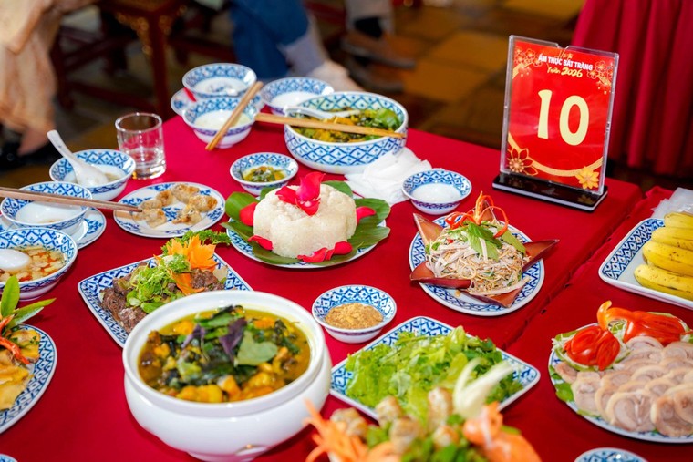 Cá mòi nướng - Món ăn đặc sắc của làng Bát Tràng ảnh 4