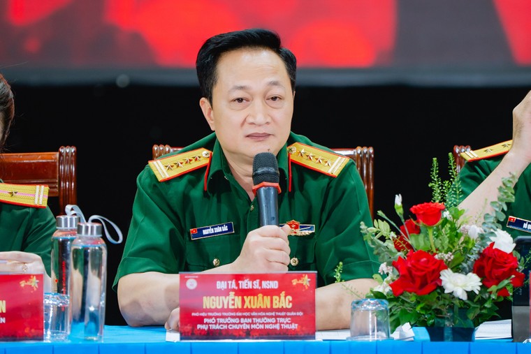 “Giao hưởng non sông” – Đưa nghệ thuật hàn lâm xuống phố, tạo bản hùng ca chào mừng Đại lễ 30/4 ảnh 2