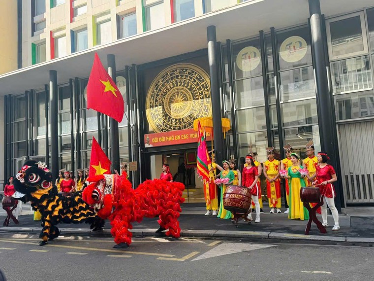 Người Việt tại Pháp trang trọng tổ chức Lễ Giỗ Tổ Hùng Vương, lan tỏa giá trị văn hóa dân tộc ảnh 1