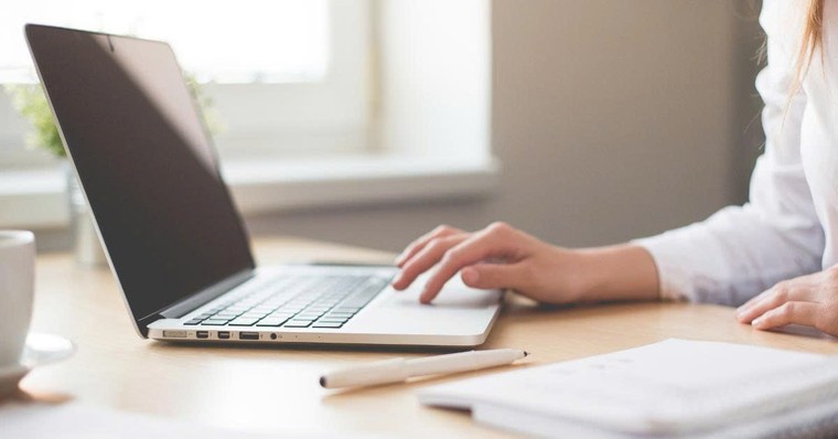 Laptop chậm, điện thoại lag và thói quen mua sắm mới của người trẻ ảnh 2