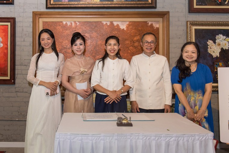 Sunshine Gallery: Nơi nghệ thuật giao thoa cùng lòng nhân ái ảnh 2