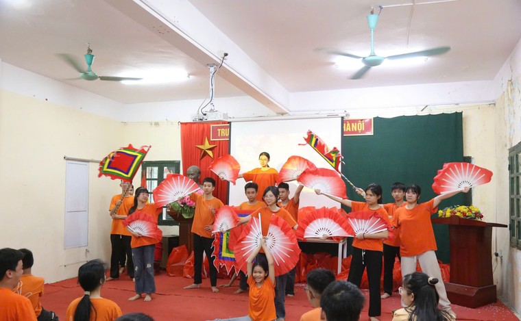 Từ phong trào “Ba nhất” đến hành trình sẻ chia với trẻ em yếu thế ảnh 1