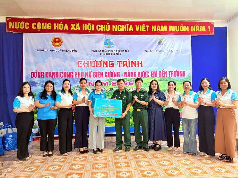 Lan tỏa yêu thương tới phụ nữ, trẻ em vùng biên giới Sơn La ảnh 1