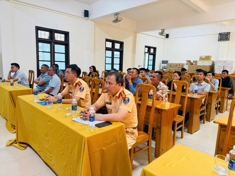 Quảng Trị: Nâng cao văn hóa giao thông trong doanh nghiệp vận tải bằng con đường tuyên truyền, ký cam kết ảnh 1