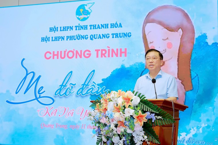 Chia sẻ yêu thương với trẻ mồ côi trong chương trình “Mẹ đỡ đầu - Kết nối yêu thương” ảnh 5