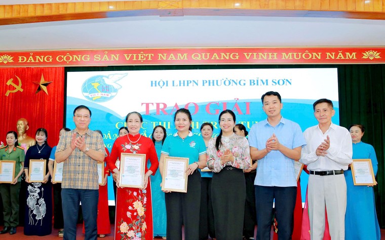 Chia sẻ yêu thương với trẻ mồ côi trong chương trình “Mẹ đỡ đầu - Kết nối yêu thương” ảnh 10
