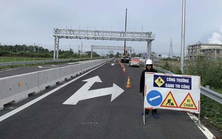Tạm đóng luân phiên một số làn đường trên cao tốc Cần Thơ – Hậu Giang để lắp đặt hệ thống ITS ảnh 1