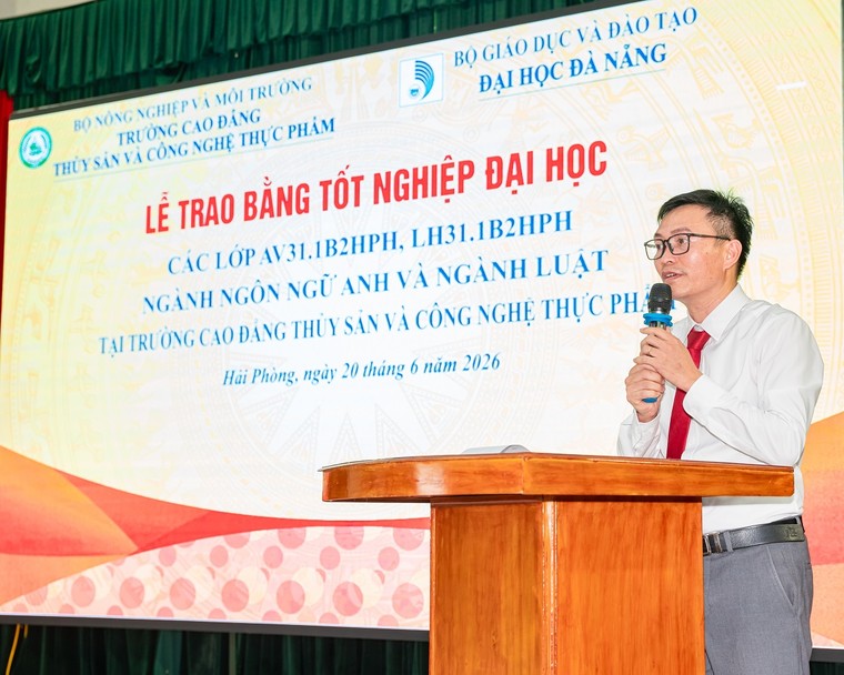 Niềm vui của những tân cử nhân vừa làm vừa học ảnh 8