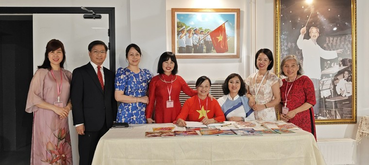 Kỷ niệm 5 năm Diễn đàn Gìn giữ tiếng Việt và Văn hóa Việt ở nước ngoài: Chung tay gìn giữ tiếng Việt, kết nối cộng đồng người Việt năm châu ảnh 4
