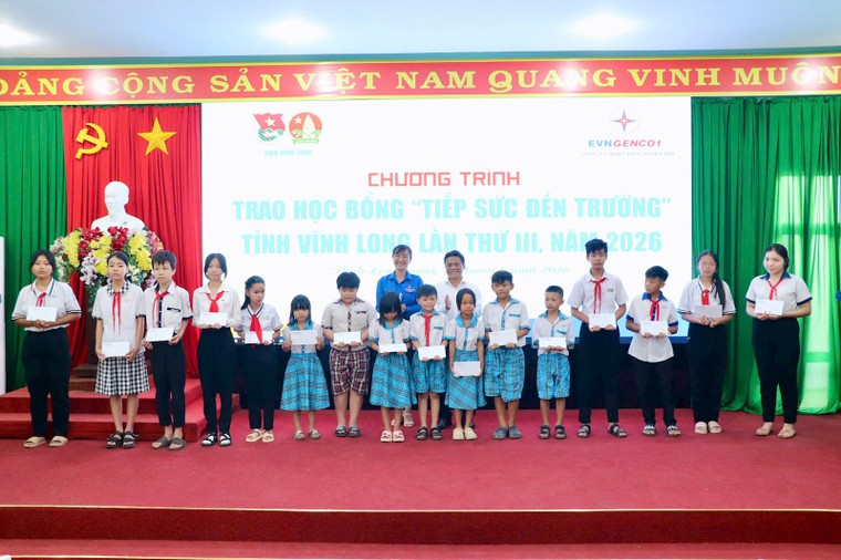 Công ty Nhiệt điện Duyên Hải chắp cánh tương lai từ những suất học bổng nghĩa tình ảnh 3