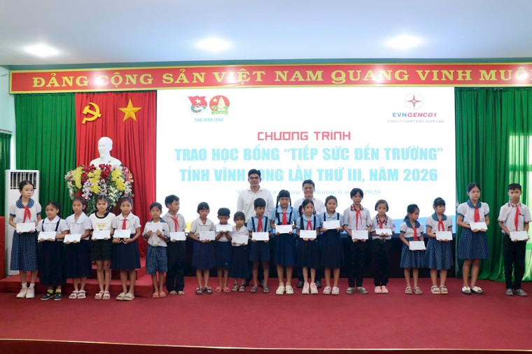 Công ty Nhiệt điện Duyên Hải chắp cánh tương lai từ những suất học bổng nghĩa tình ảnh 6