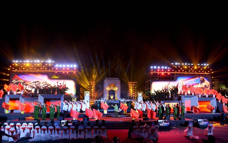 Lãnh đạo Đảng, Nhà nước dự Cầu truyền hình "Sao sáng dẫn đường" ảnh 1