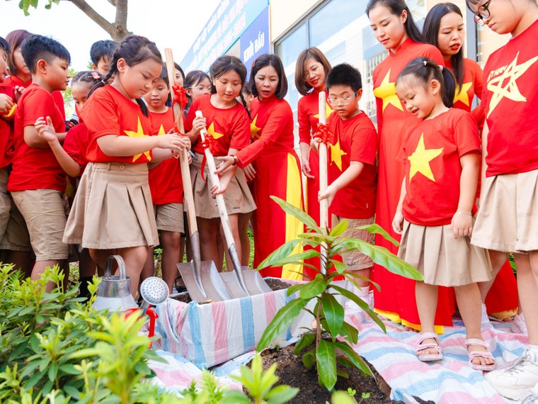 Từ cái nôi truyền thống đến Đoàn Thị Điểm Symphony: Hành trình tiếp nối triết lý "Giáo dục là cuộc sống" ảnh 4