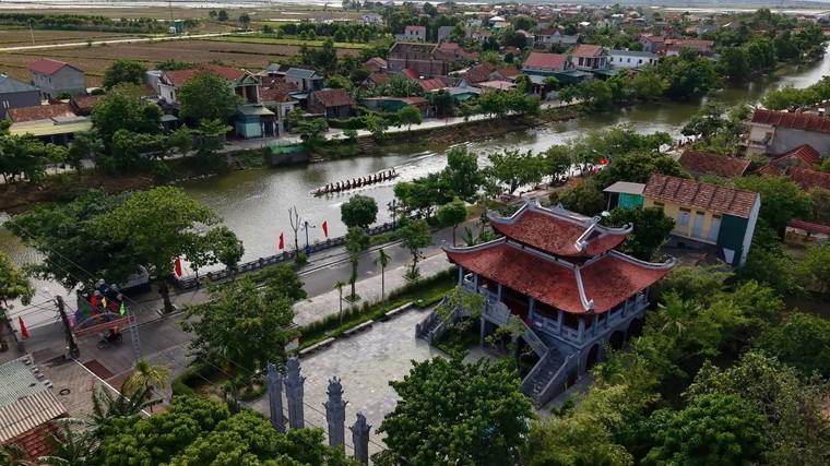 Về quê hương Đại tướng Võ Nguyên Giáp xem lễ hội đua, bơi thuyền trên sông Kiến Giang ảnh 4