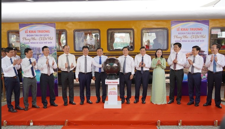 Khai trương đoàn tàu di sản “Phong Nha – Cố đô Huế”, kết nối hai trung tâm du lịch miền Trung ảnh 1