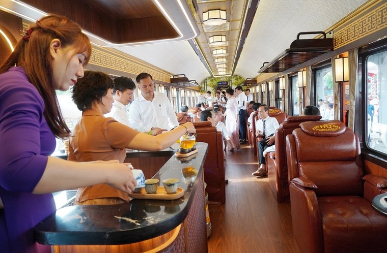 Khai trương đoàn tàu di sản “Phong Nha – Cố đô Huế”, kết nối hai trung tâm du lịch miền Trung ảnh 3