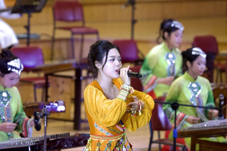 "36 Khúc tình yêu" ngân vang qua cây đàn Tam thập lục ảnh 2