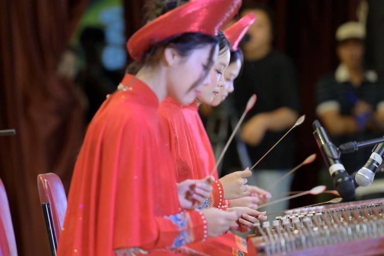 "36 Khúc tình yêu" ngân vang qua cây đàn Tam thập lục ảnh 4