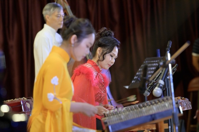 "36 Khúc tình yêu" ngân vang qua cây đàn Tam thập lục ảnh 5