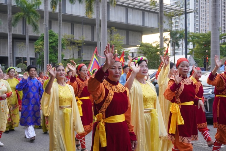 Chèo, Tuồng, Ca trù “xuống phố”: Sức sống mới của di sản giữa lòng Thủ đô ảnh 2