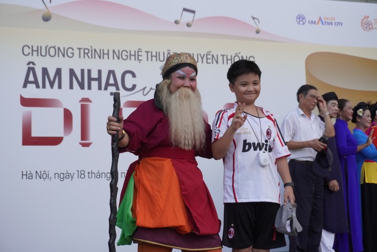Chèo, Tuồng, Ca trù “xuống phố”: Sức sống mới của di sản giữa lòng Thủ đô ảnh 3