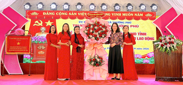 Quảng Trị: Trường Mầm non Trường Phú đón nhận Cờ thi đua của UBND tỉnh ảnh 2