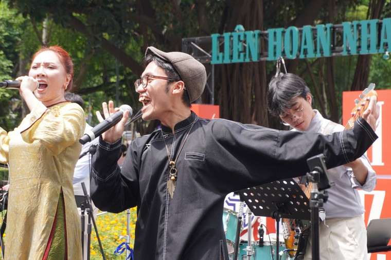 Cháy hết mình cùng Street Jazz tại phố đi bộ Hồ Gươm ảnh 3