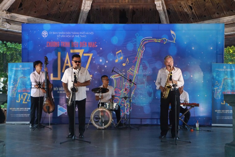 Thế giới Jazz đa sắc tại vườn hoa Lý Thái Tổ ảnh 1