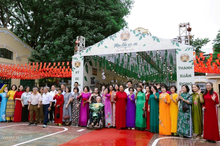 “Mộc Hạ” ngày trở về: Hơn 320 cựu học sinh Trường THPT Ngô Quyền hội ngộ sau 20 năm ra trường ảnh 1
