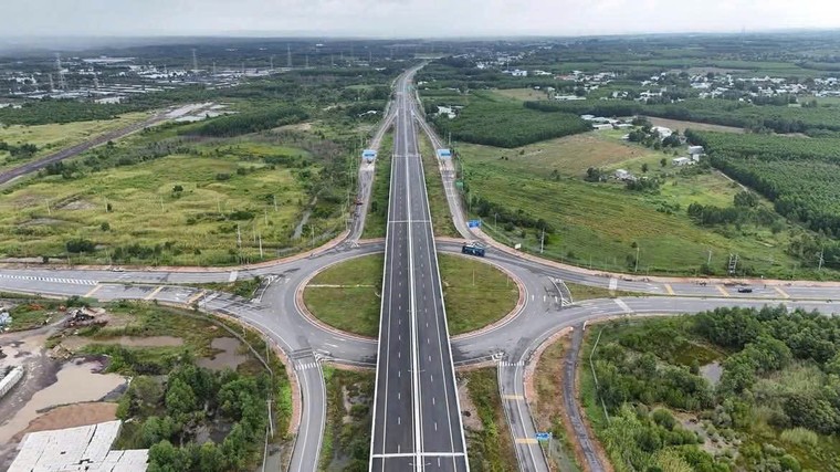 Cao tốc Bến Lức – Long Thành mở dòng giao thương về Thanh Phú Centre Point ảnh 1