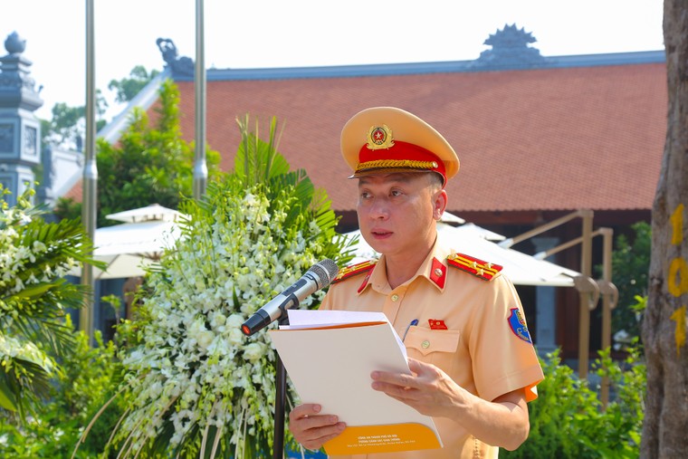 Nữ CSGT Thủ đô viết tiếp truyền thống vẻ vang của phụ nữ Việt Nam ảnh 1