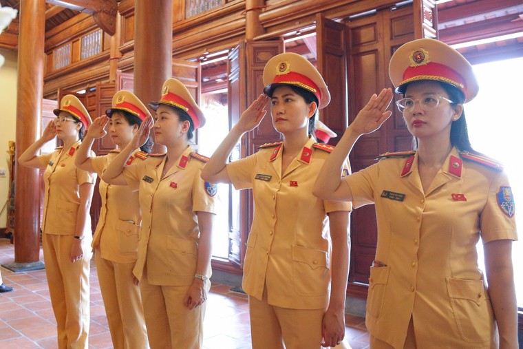Nữ CSGT Thủ đô viết tiếp truyền thống vẻ vang của phụ nữ Việt Nam ảnh 3