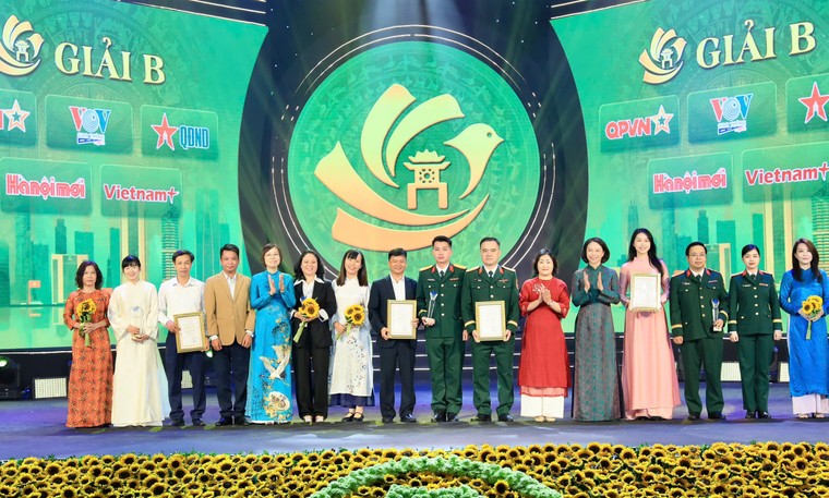 Trao Giải Báo chí về phát triển văn hóa và xây dựng người Hà Nội thanh lịch, văn minh lần thứ IX ảnh 2