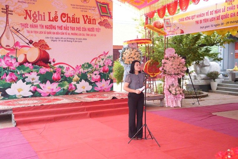 Lào Cai: Thực hành nghi lễ chầu văn tại Di tích quốc gia đền Cấm ảnh 4