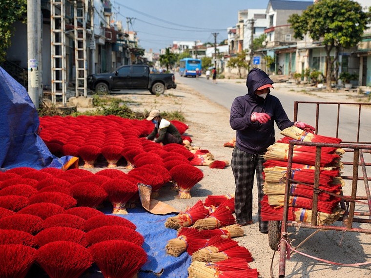 Quảng Phú Cầu: Sắc hương trên đường làng ảnh 5