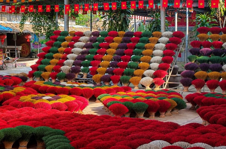 Từ sân phơi đến sàn thương mại điện tử: Quảng Phú Cầu tìm đường mới cho nghề hương ảnh 6