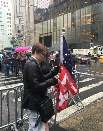 Thách thức an ninh bảo vệ tổng thống đắc cử tại Tháp Trump ảnh 1