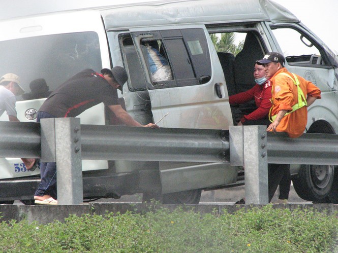 Ô tô nổ bánh trên cao tốc Trung Lương-TP.HCM, 6 người bị thương ảnh 1