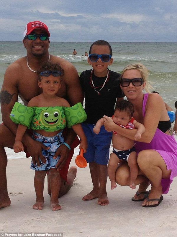 Lặng người trước hình dáng mờ ảo của con trai chết vì ung thư trong ảnh cưới của mẹ ảnh 1