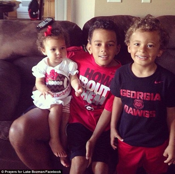 Lặng người trước hình dáng mờ ảo của con trai chết vì ung thư trong ảnh cưới của mẹ ảnh 4