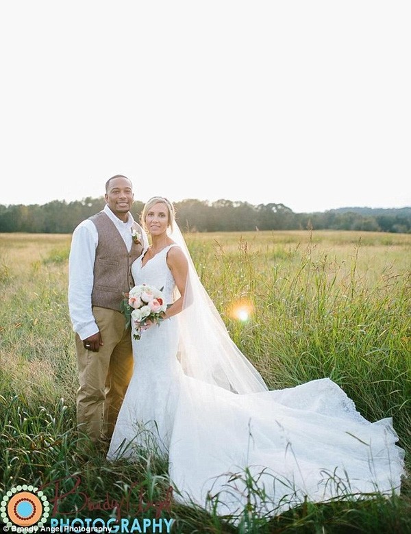 Lặng người trước hình dáng mờ ảo của con trai chết vì ung thư trong ảnh cưới của mẹ ảnh 7