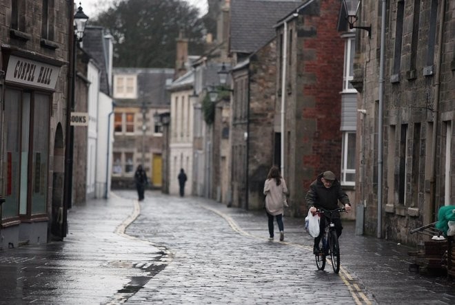 Vẻ đẹp của thị trấn nơi Hoàng tử William và Công nương Kate gặp nhau ảnh 9