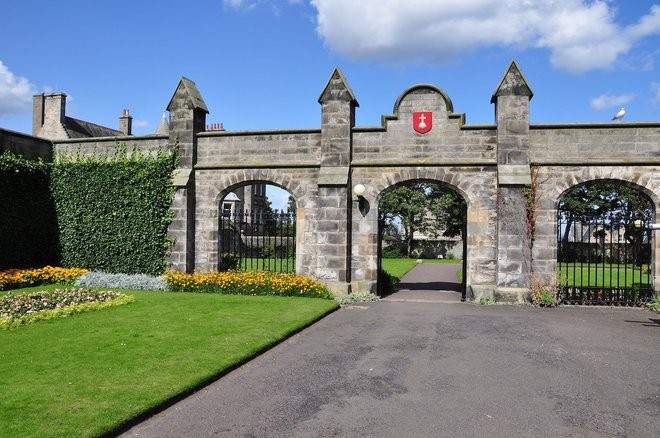 Vẻ đẹp của thị trấn nơi Hoàng tử William và Công nương Kate gặp nhau ảnh 6