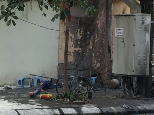 Bốt điện nổ như bom ở Hà Đông, nhiều người bỏng nặng ảnh 1