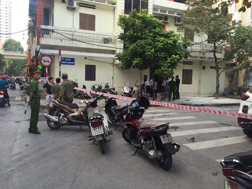 Bốt điện nổ như bom ở Hà Đông, nhiều người bỏng nặng ảnh 3