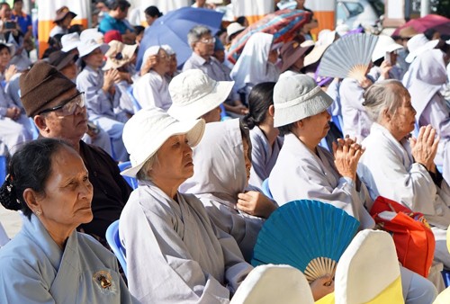 Tượng Phật ngọc lớn nhất thế giới đến Bình Dương ảnh 1