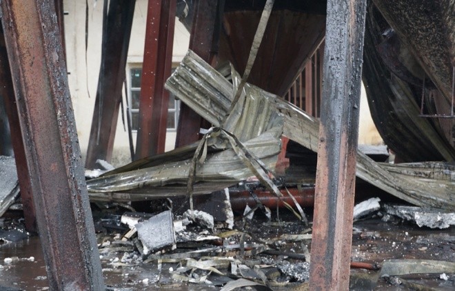 Lửa thiêu rụi 10 tháp sang chiết bia ảnh 6