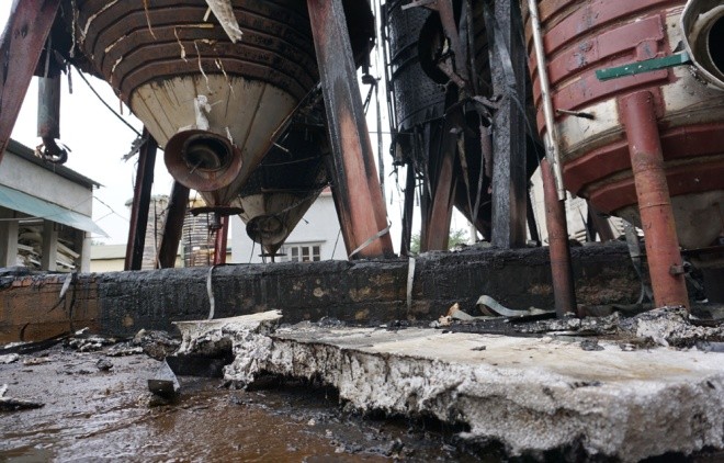 Lửa thiêu rụi 10 tháp sang chiết bia ảnh 7