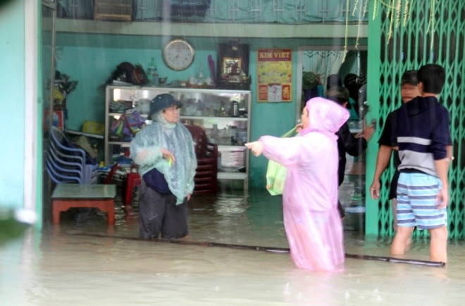 Mưa lớn 4 ngày, trung tâm Quảng Nam ngập sâu ảnh 1